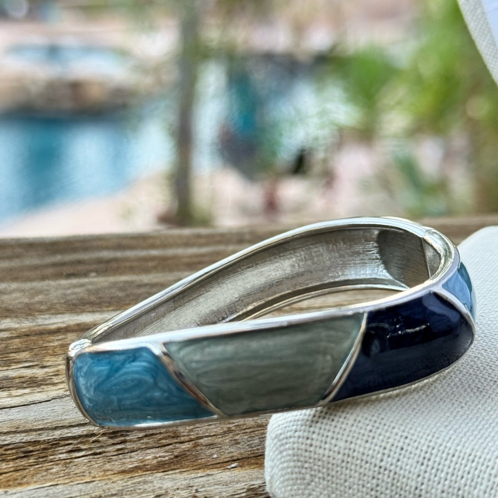 ✨ Vintage Blue Marbled Enamel Silver-Tone Hinged Bangle Bracelet ✨